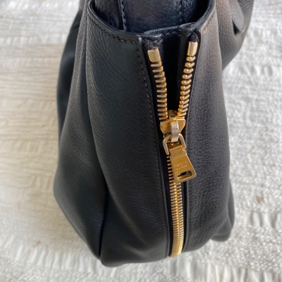 Prada Vitelli Daino Hobo Large with Side Pocket Zip - Picture 4 of 8